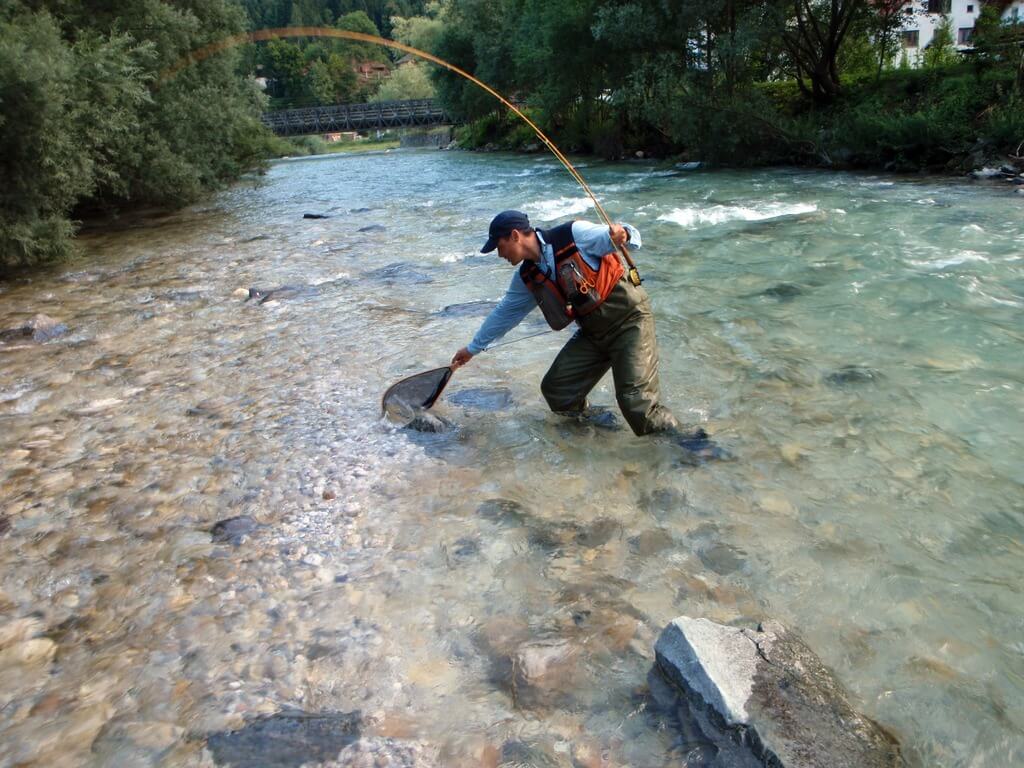 Fly Fishing Tips for beginners featured